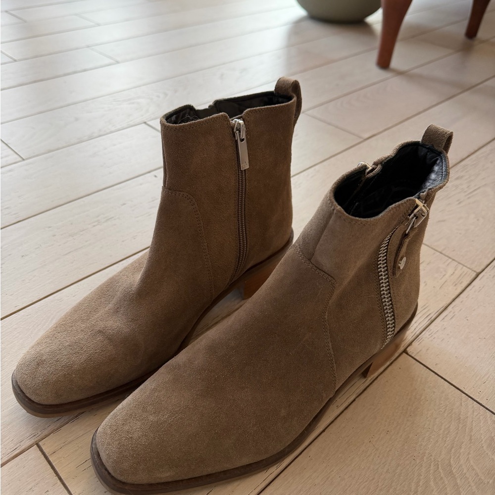 Aquatalia women’s Brown Suede Zipper Boots
